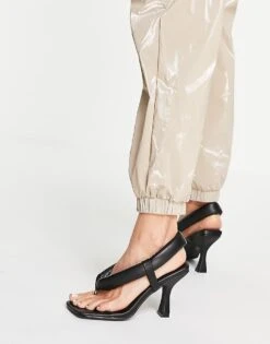 Public Desire Alina Padded Toe Post Sandals In Black For Women -Desirelic Store 22572306 3